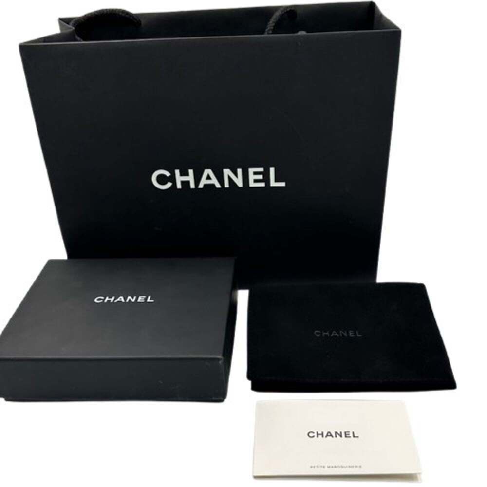 CHANEL White Caviar Leather Wallet - Picture 8 of 8